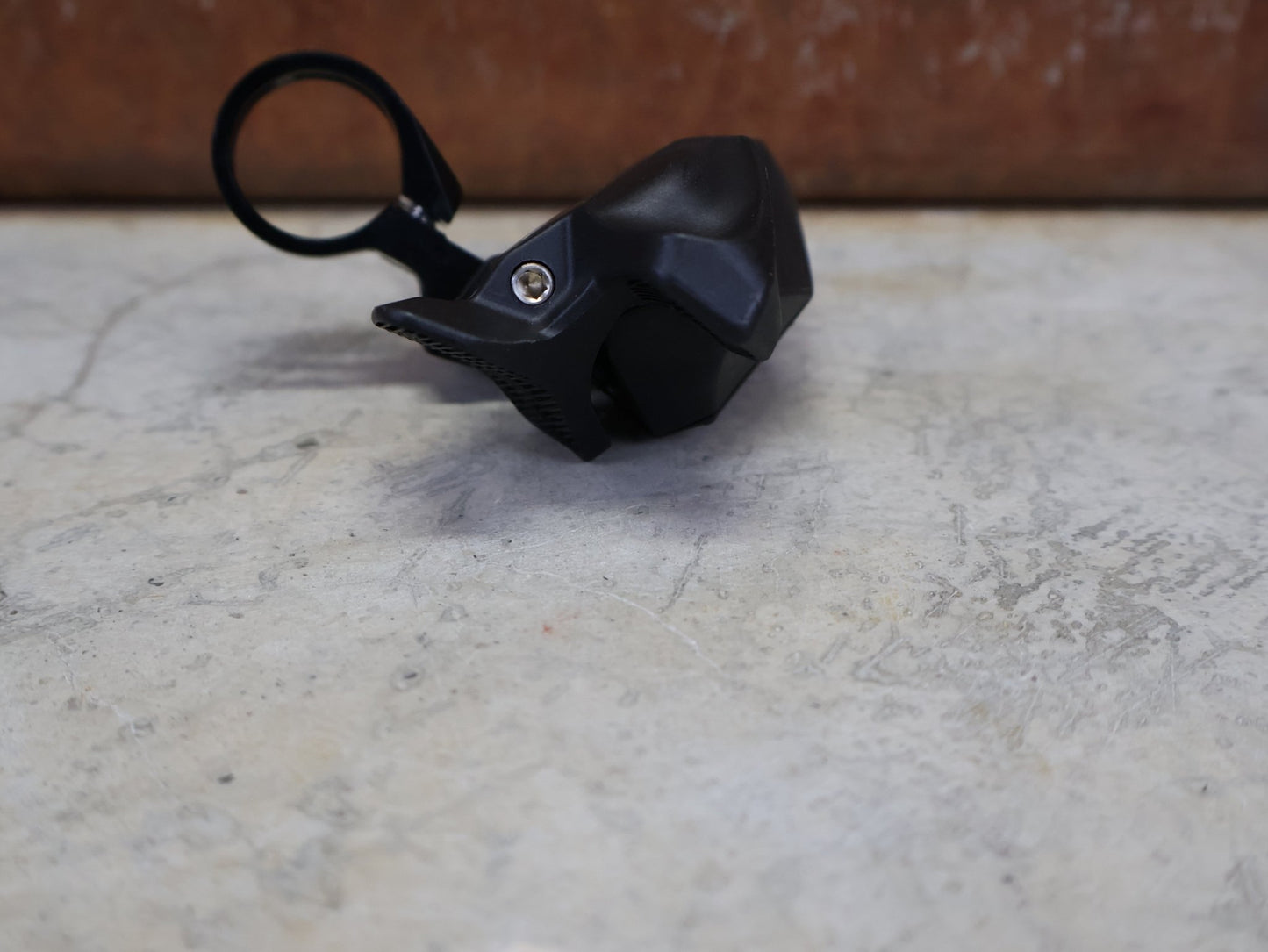 Schaltungsteile von Sram, SRAM EAGLE AXS ROCKER CONTROLLER SCHALTHEBEL RECHTS vor USEDBIKES - OB.DE Hintergrund