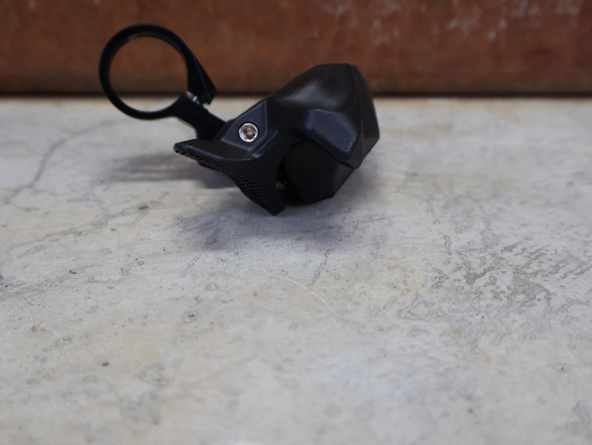 Schaltungsteile von Sram, SRAM EAGLE AXS ROCKER CONTROLLER SCHALTHEBEL RECHTS vor USEDBIKES - OB.DE Hintergrund