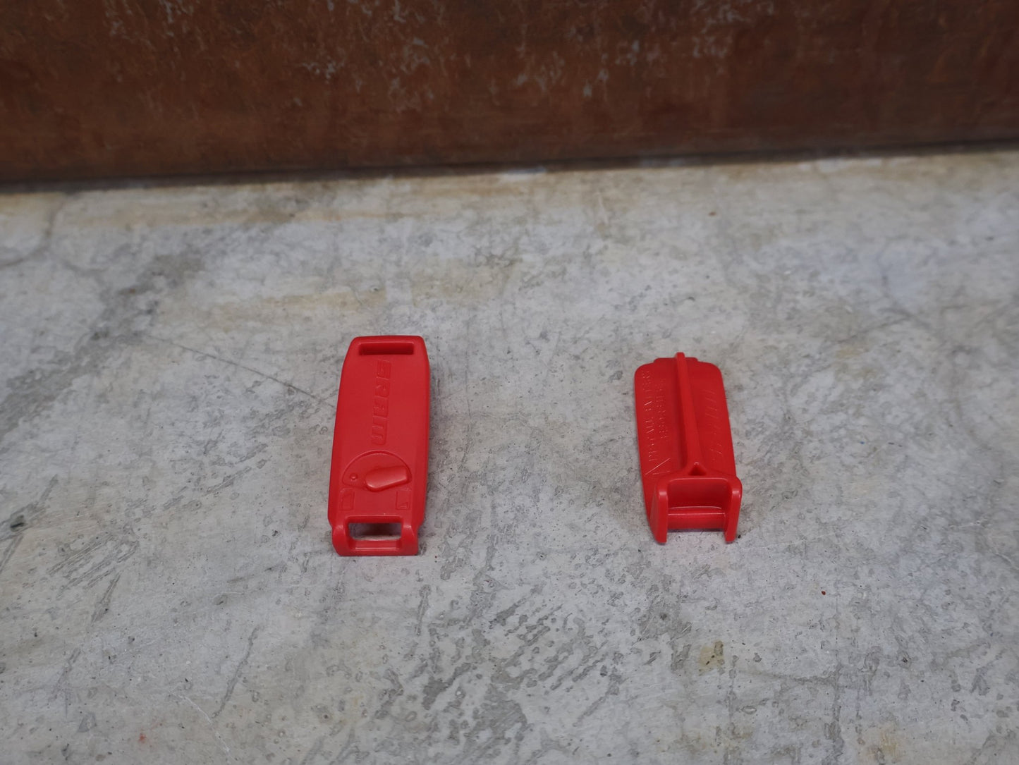 Zubehör von Sram, SRAM ETAP AXS ABDECKUNG AKKU & BATTERIEBLOCK vor USEDBIKES - OB.DE Hintergrund