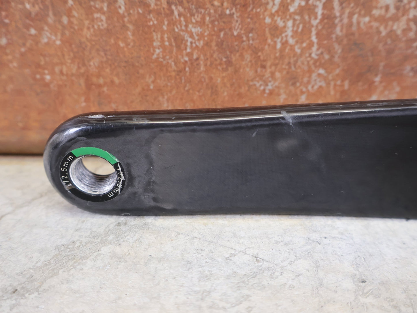 Kurbel von Sram, SRAM FORCE AXS D1 KURBELARME DUB 8 - BOLT 172.5MM vor USEDBIKES - OB.DE Hintergrund