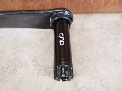 Kurbel von Sram, SRAM FORCE AXS D1 KURBELARME DUB 8 - BOLT 172.5MM vor USEDBIKES - OB.DE Hintergrund