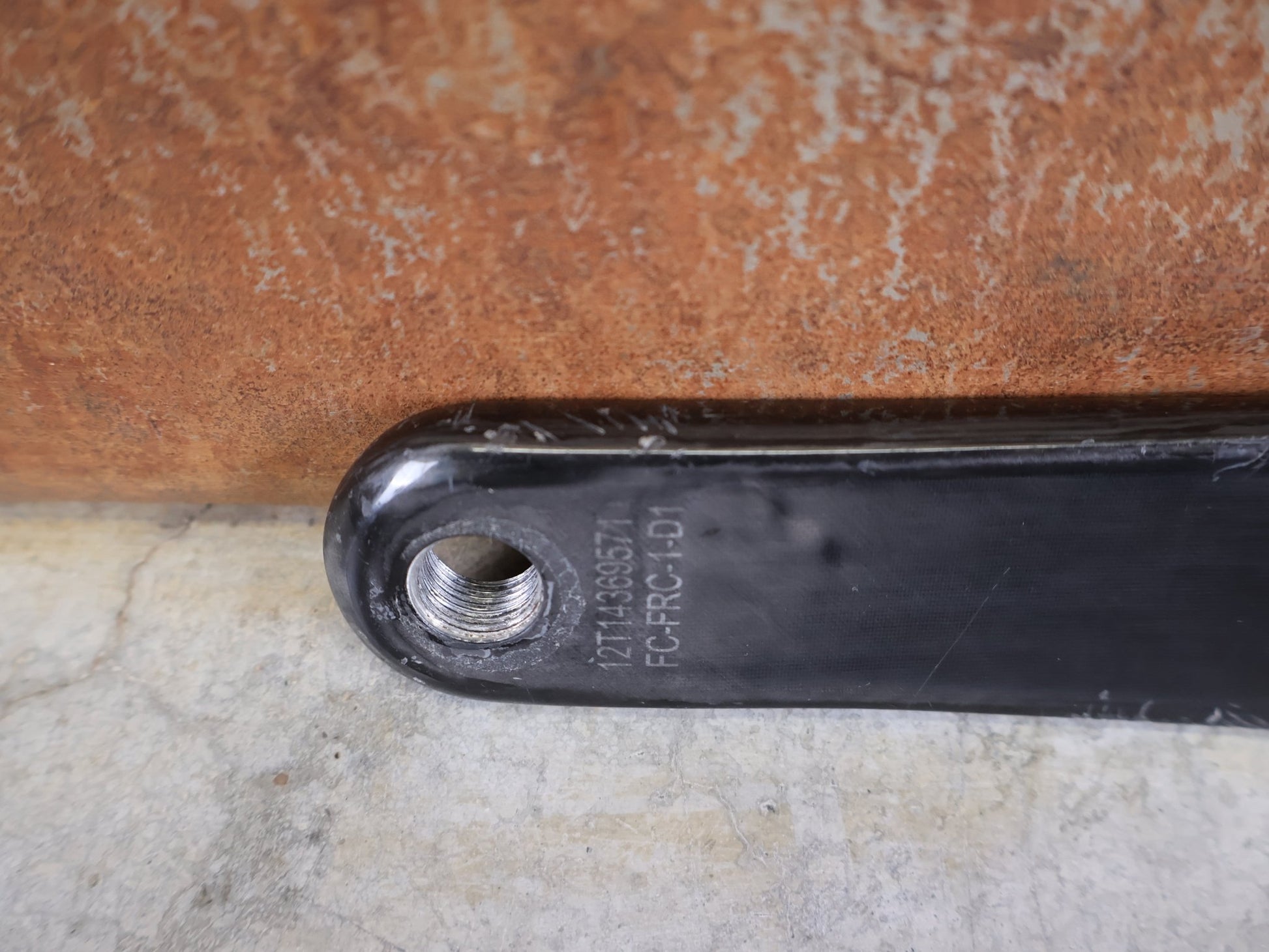 Kurbel von Sram, SRAM FORCE AXS D1 KURBELARME DUB 8 - BOLT 172.5MM vor USEDBIKES - OB.DE Hintergrund