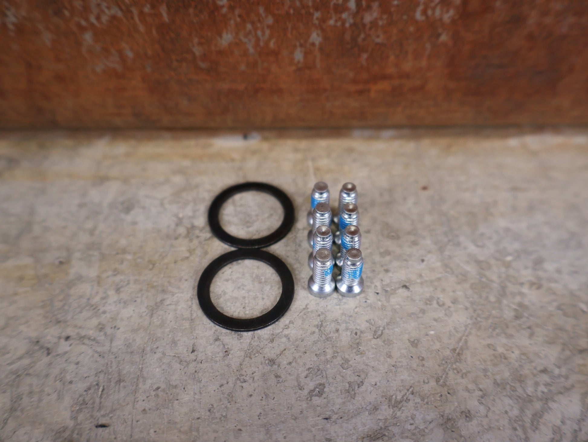 Kurbel von Sram, SRAM FORCE AXS D1 KURBELARME DUB 8 - BOLT 172.5MM vor USEDBIKES - OB.DE Hintergrund