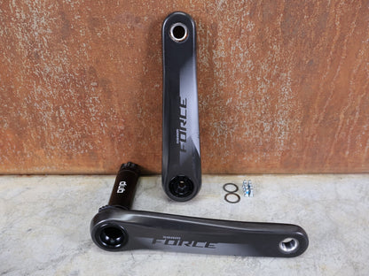 Kurbel von Sram, SRAM FORCE AXS D1 KURBELARME DUB 8 - BOLT 175MM vor USEDBIKES - OB.DE Hintergrund