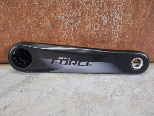 Kurbel von Sram, SRAM FORCE AXS D1 KURBELARME DUB 8 - BOLT 175MM vor USEDBIKES - OB.DE Hintergrund