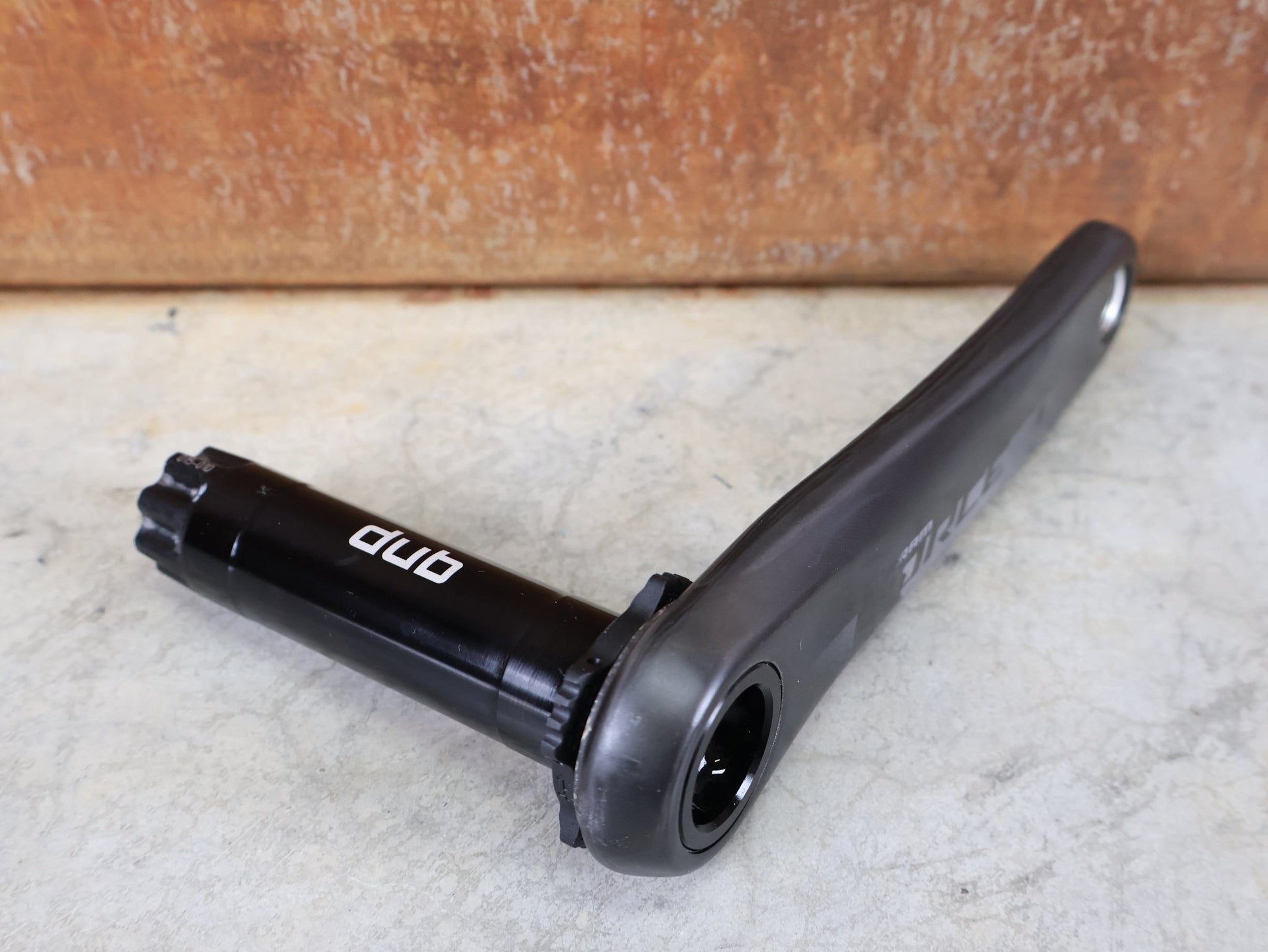 Kurbel von Sram, SRAM FORCE AXS D1 KURBELGARNITUR / DUB / 48 - 35 ZÄHNE / 172,5MM / 12 - FACH / 737G vor USEDBIKES - OB.DE Hintergrund