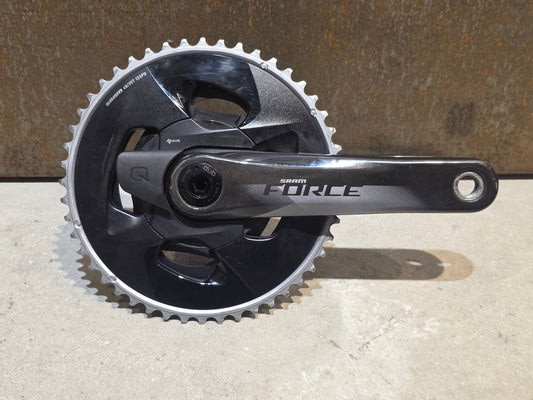 Kurbel von Sram, SRAM FORCE AXS D1 POWERMETER KURBEL DUB 48/35 ZÄHNE / 175MM vor USEDBIKES - OB.DE Hintergrund