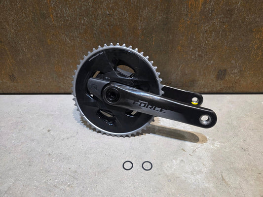 Kurbel von Sram, SRAM FORCE AXS D1 POWERMETER KURBEL DUB 48/35 ZÄHNE / 175MM vor USEDBIKES - OB.DE Hintergrund