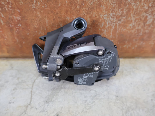 Schaltungsteile von Sram, SRAM FORCE AXS D1 SCHALTWERK 12 FACH MAX. 36 ZÄHNE vor USEDBIKES - OB.DE Hintergrund