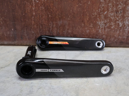 Kurbel von Sram, SRAM FORCE AXS D2 KURBELARME MY 24 DUB WIDE 8 - BOLT 170MM vor USEDBIKES - OB.DE Hintergrund