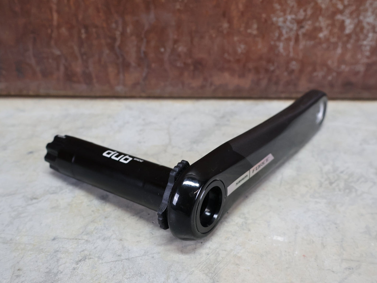 Kurbel von Sram, SRAM FORCE AXS D2 KURBELARME MY 24 DUB WIDE 8 - BOLT 170MM vor USEDBIKES - OB.DE Hintergrund