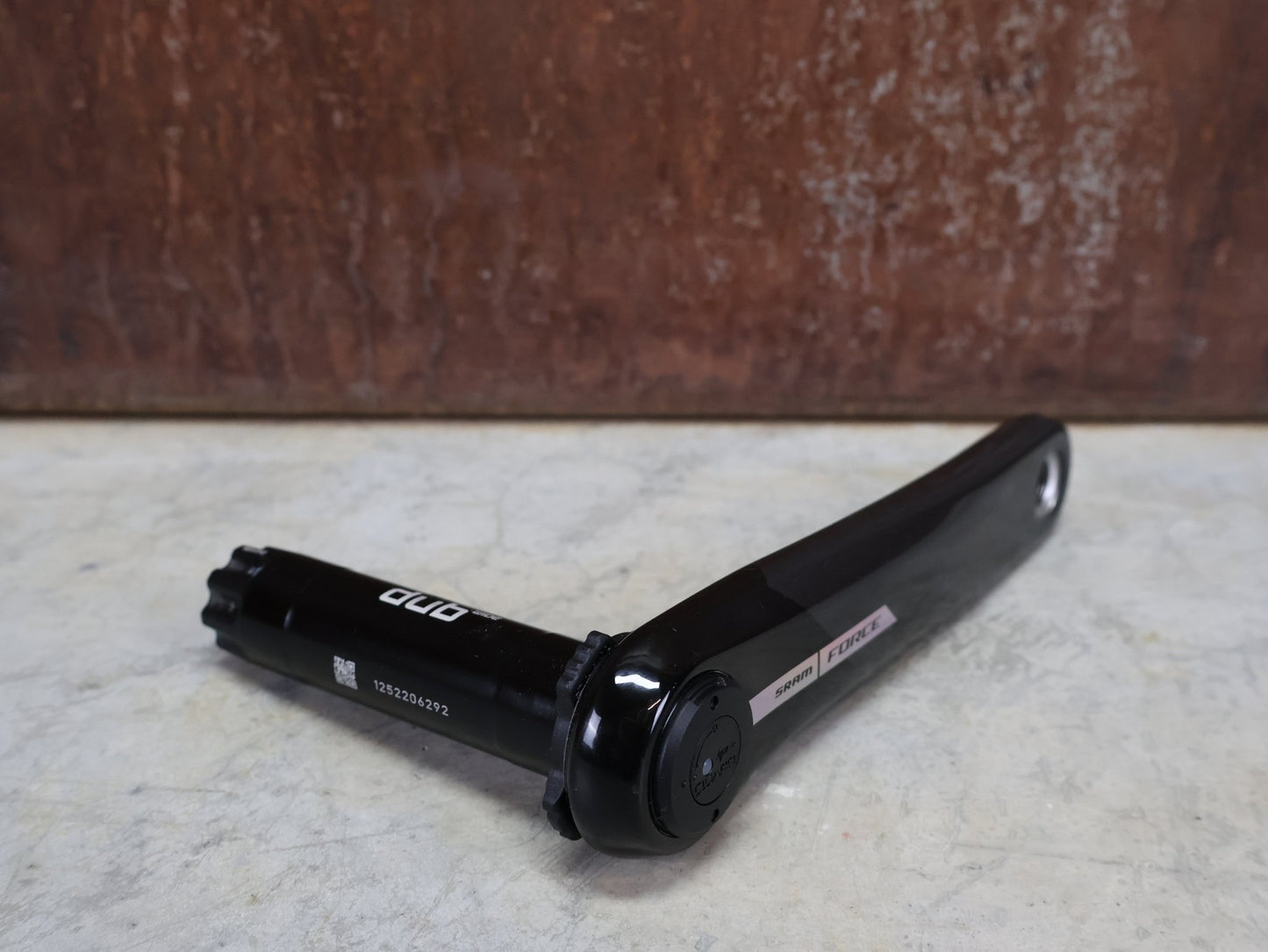 Kurbel von Sram, SRAM FORCE AXS D2 QUARQ POWERMETER MY 24 DUB WIDE 8 - BOLT 170MM vor USEDBIKES - OB.DE Hintergrund