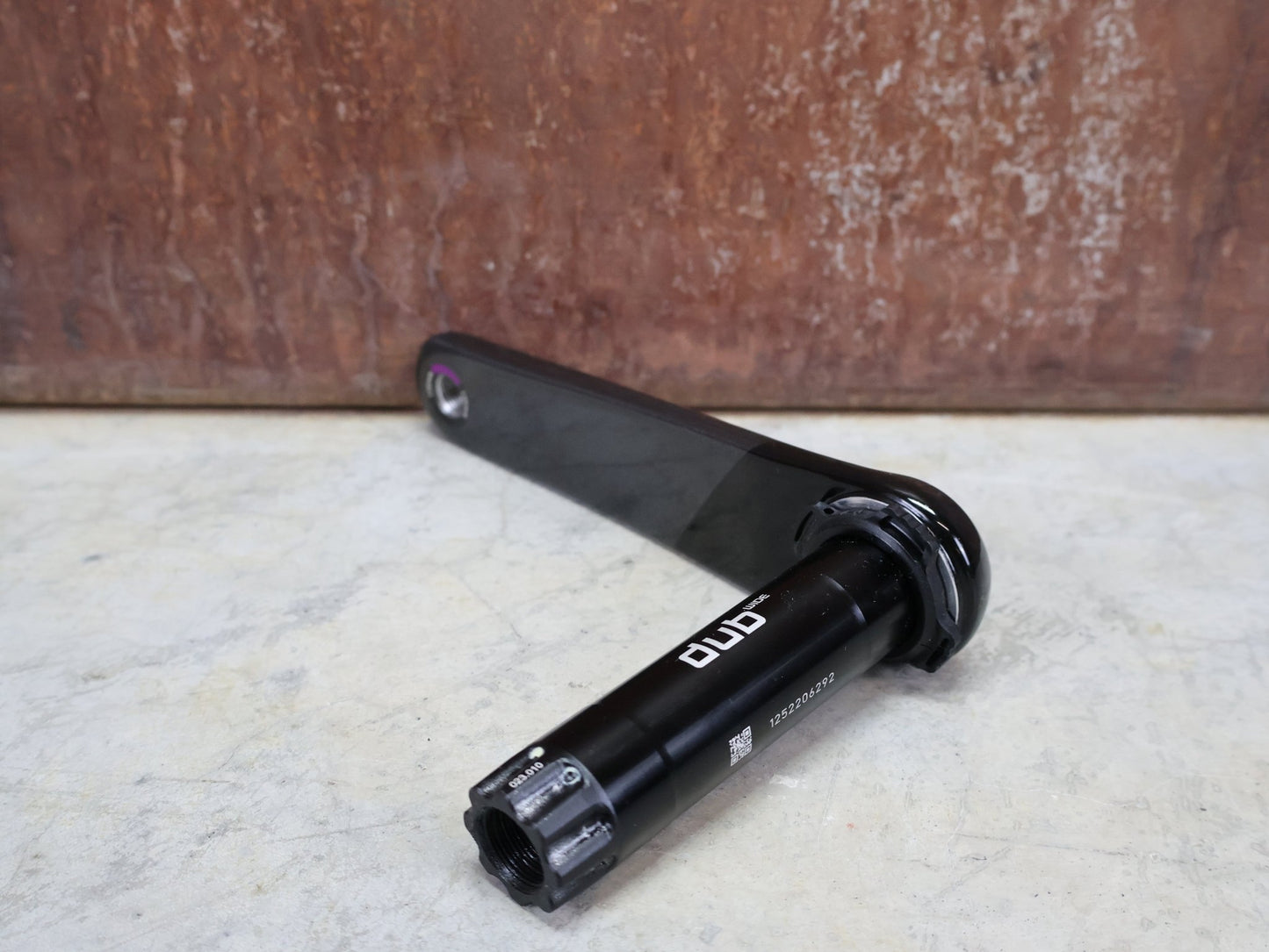 Kurbel von Sram, SRAM FORCE AXS D2 QUARQ POWERMETER MY 24 DUB WIDE 8 - BOLT 170MM vor USEDBIKES - OB.DE Hintergrund