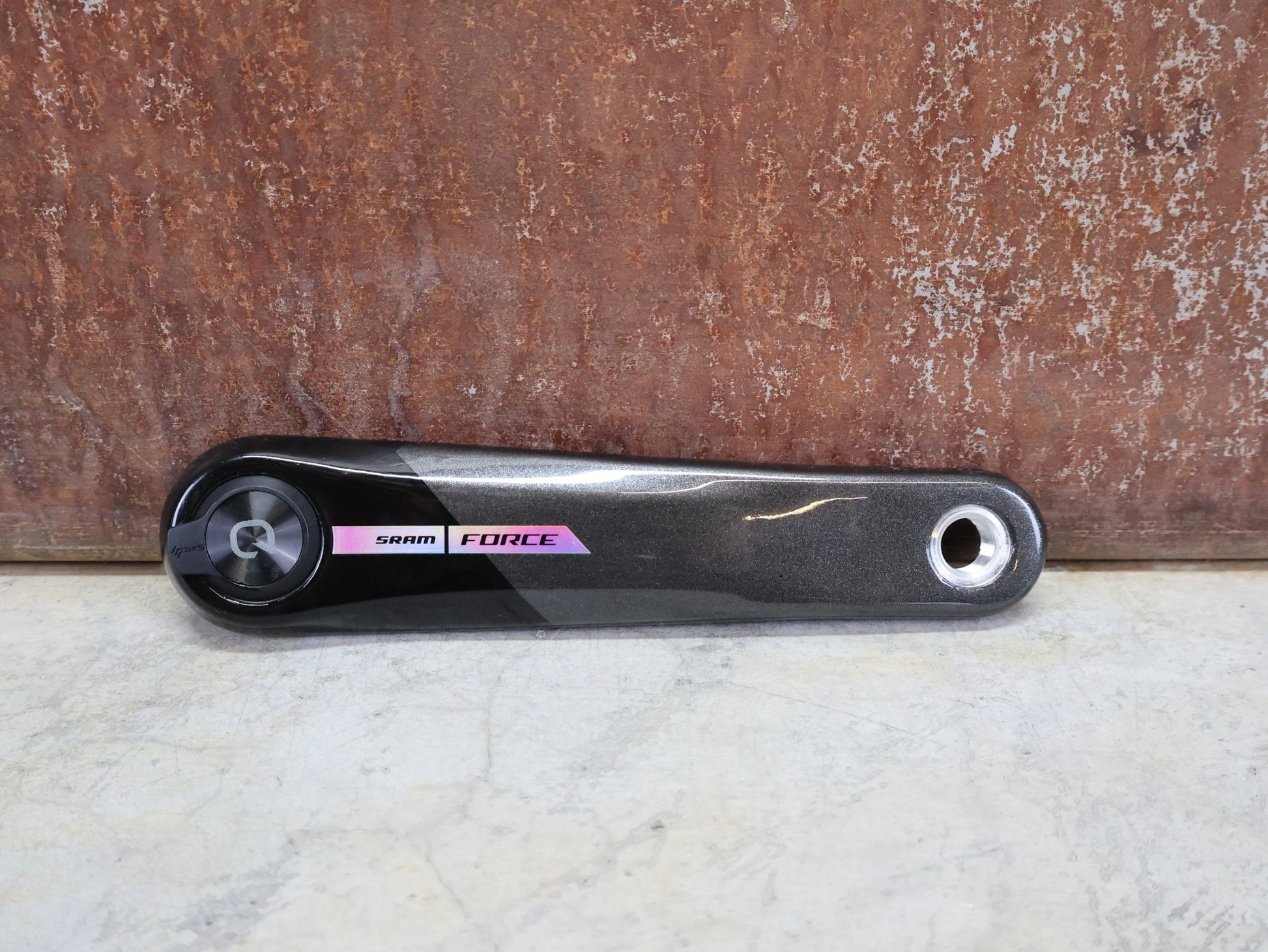 Kurbel von Sram, SRAM FORCE AXS D2 QUARQ POWERMETER MY 24 DUB WIDE 8 - BOLT 170MM vor USEDBIKES - OB.DE Hintergrund