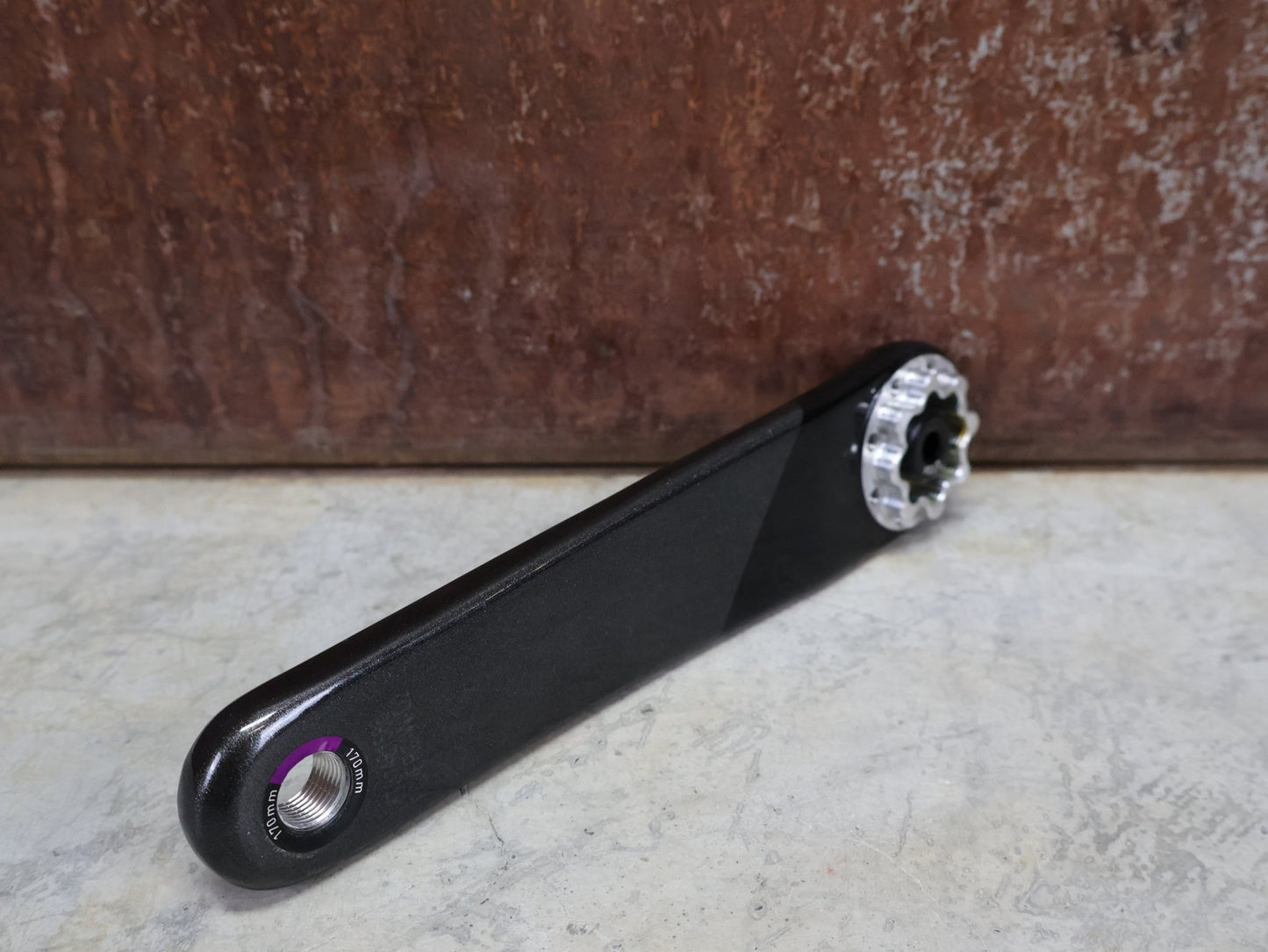 Kurbel von Sram, SRAM FORCE AXS D2 QUARQ POWERMETER MY 24 DUB WIDE 8 - BOLT 170MM vor USEDBIKES - OB.DE Hintergrund