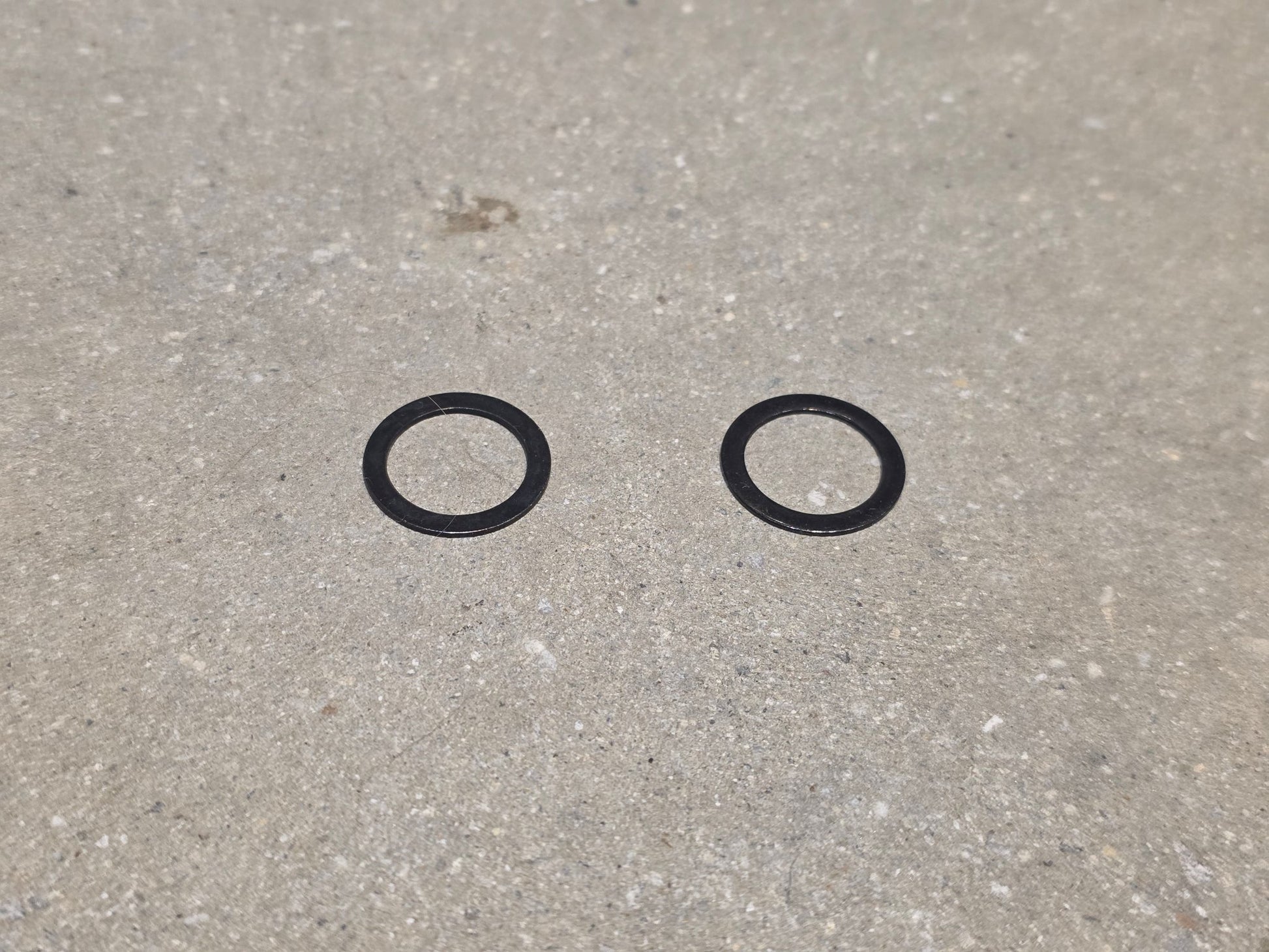 Kurbel von Sram, SRAM FORCE AXS E1 KURBEL WIDE DUB 8 - BOLT 42 ZÄHNE 165MM vor USEDBIKES - OB.DE Hintergrund