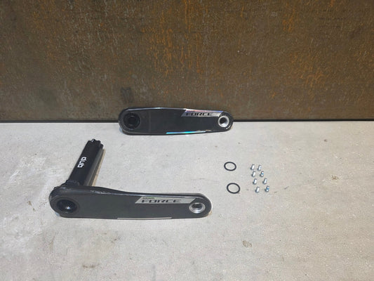 Kurbel von Sram, SRAM FORCE AXS E1 KURBELARME DUB 8 - BOLT 165MM vor USEDBIKES - OB.DE Hintergrund