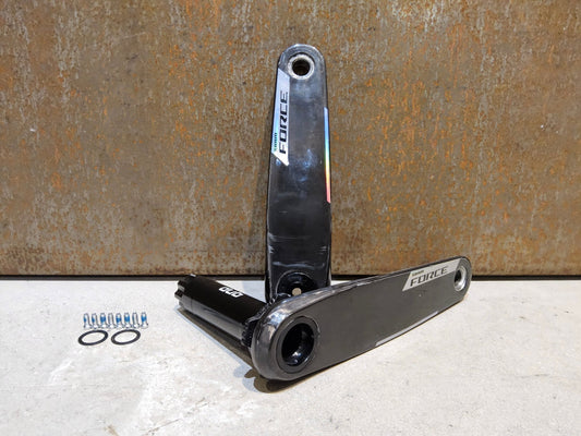 Kurbel von Sram, SRAM FORCE AXS E1 KURBELARME DUB 8 - BOLT 170MM vor USEDBIKES - OB.DE Hintergrund