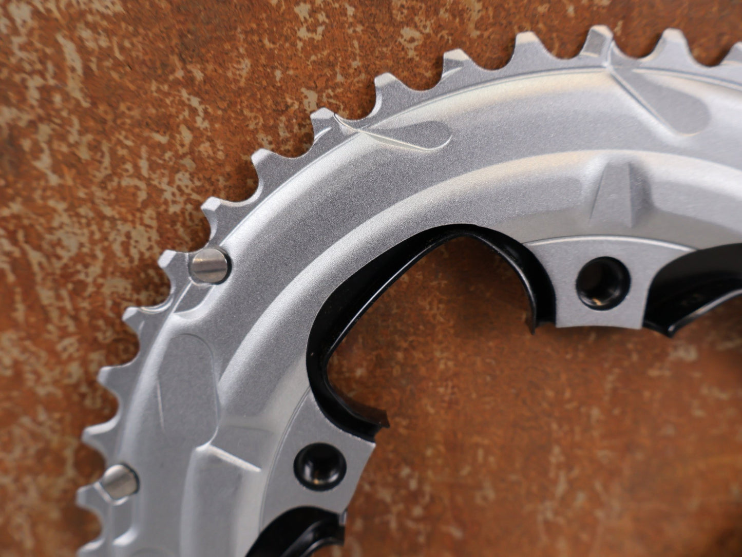 Kettenblatt von Sram, SRAM FORCE AXS KETTENBLATT / 107 MM BCD / 12 - FACH / X - RANGE / ALUMINIUM vor USEDBIKES - OB.DE Hintergrund