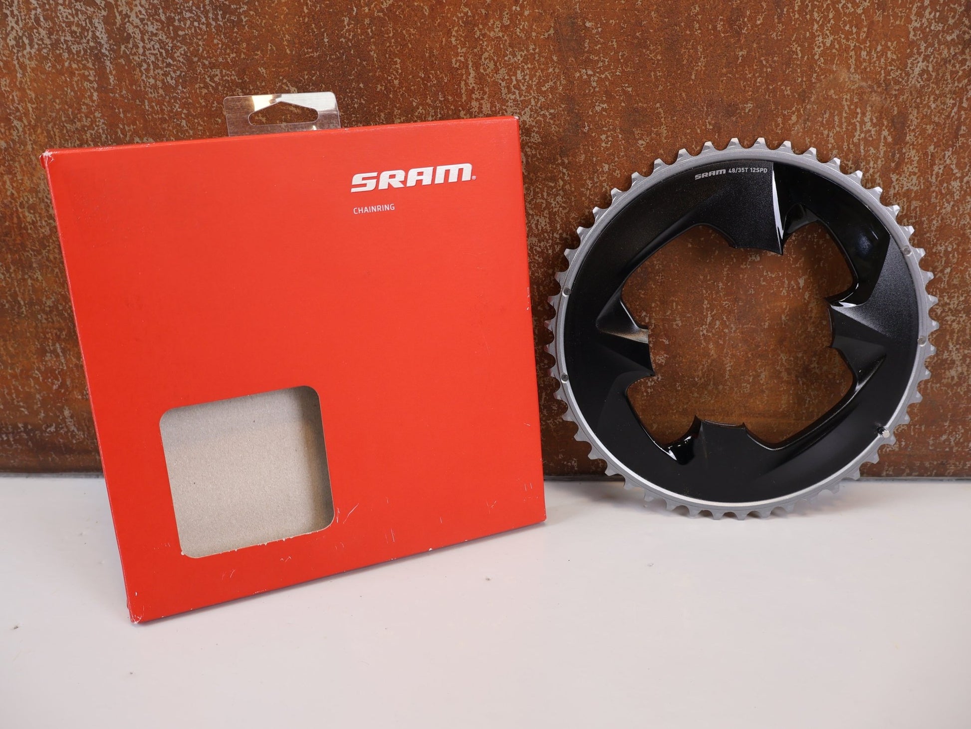 Kettenblatt von Sram, SRAM FORCE AXS KETTENBLATT / 107 MM BCD / 12 - FACH / X - RANGE / ALUMINIUM vor USEDBIKES - OB.DE Hintergrund