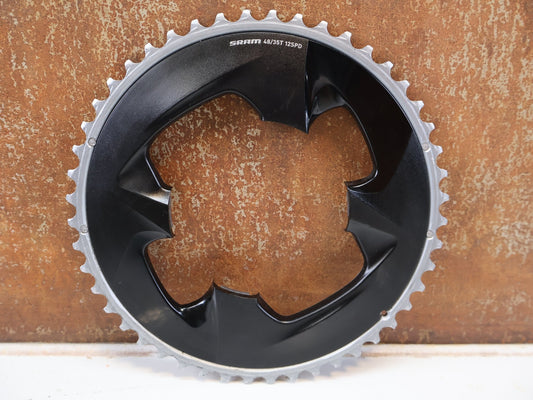 Kettenblatt von Sram, SRAM FORCE AXS KETTENBLATT / 48 ZÄHNE LOCHKREIS 107 MM / 8-BOLT 12-FACH ANTRIEB vor USEDBIKES-OB.DE Hintergrund