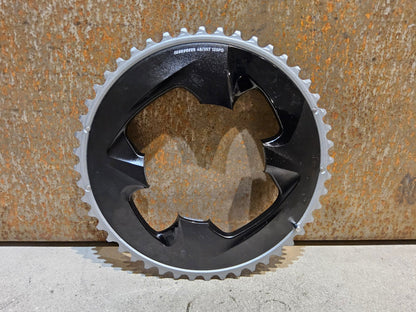 Kettenblatt von Sram, SRAM FORCE AXS KETTENBLATT ROAD 107 BCD vor USEDBIKES - OB.DE Hintergrund