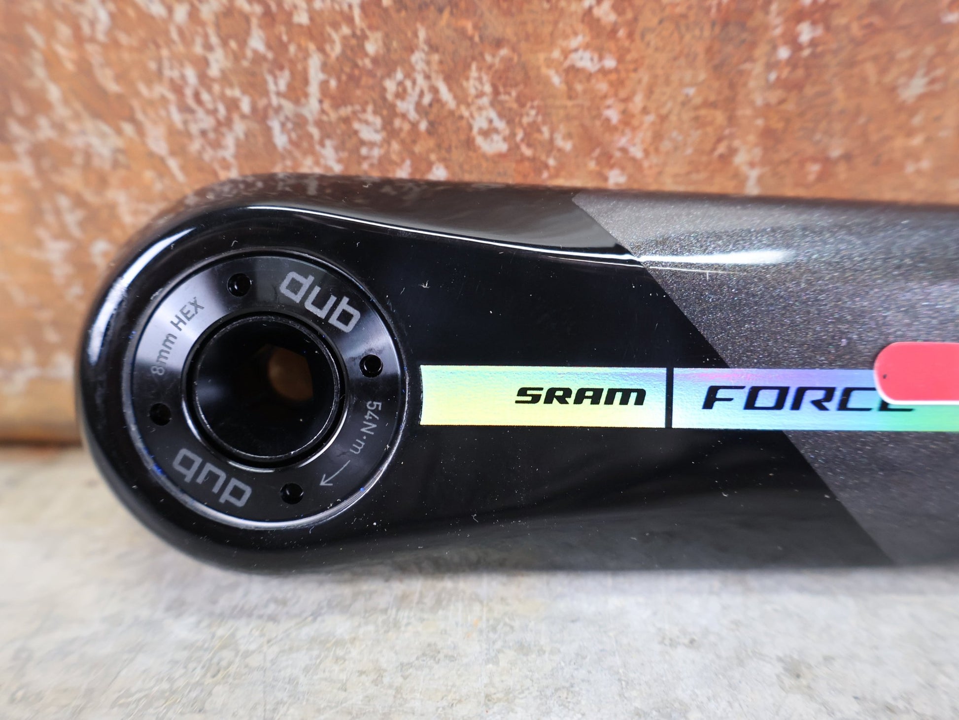 Kurbel von Sram, SRAM FORCE AXS MY24 KURBELARME / DUB STANDARD / 175 MM / 8 - BOLT AXS KOMPATIBEL vor USEDBIKES - OB.DE Hintergrund