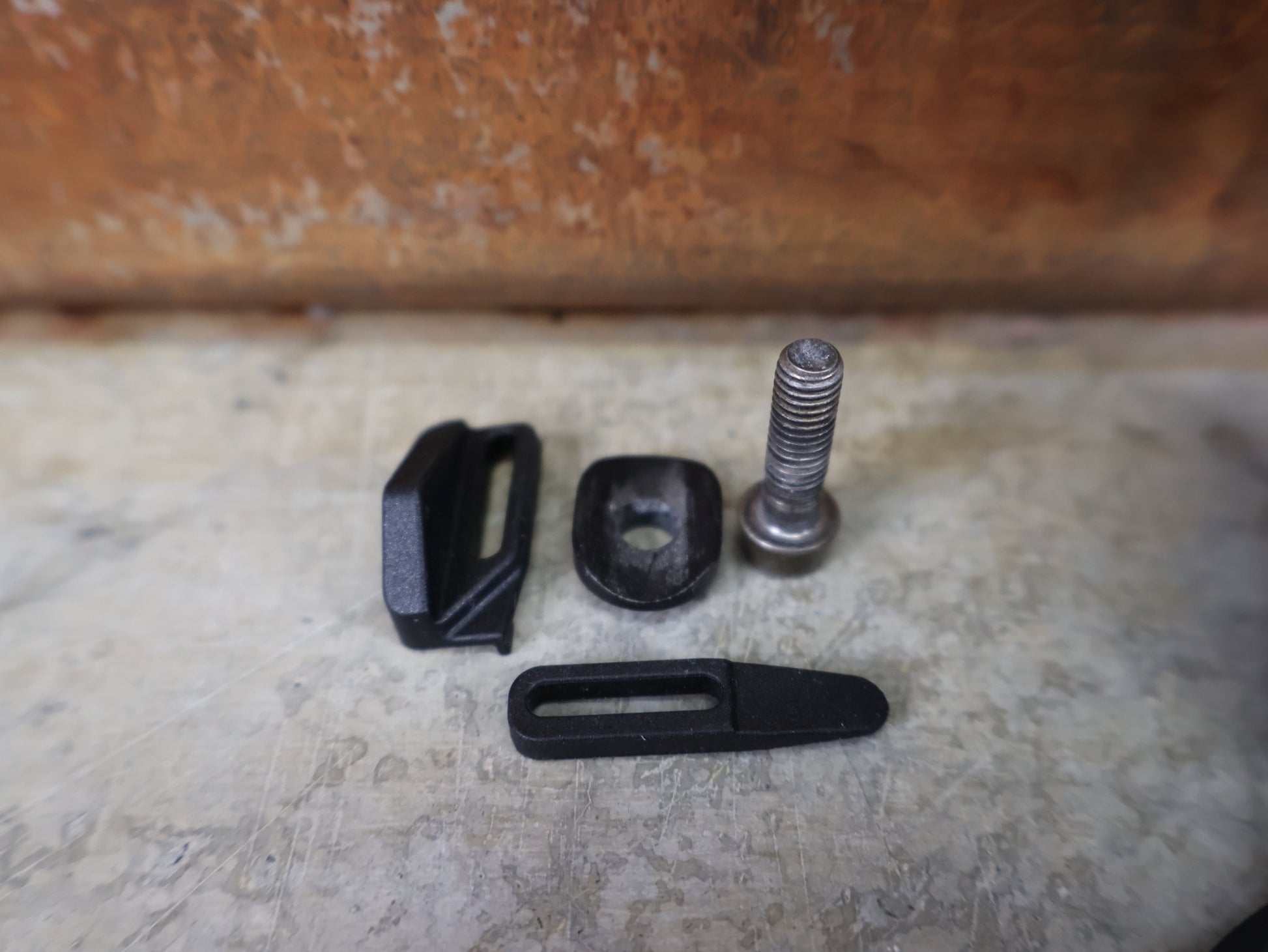 Schaltungsteile von Sram, SRAM FORCE AXS UMWERFER D1 / 2×12 - FACH – ANLÖT – WIRELESS AXS vor USEDBIKES - OB.DE Hintergrund