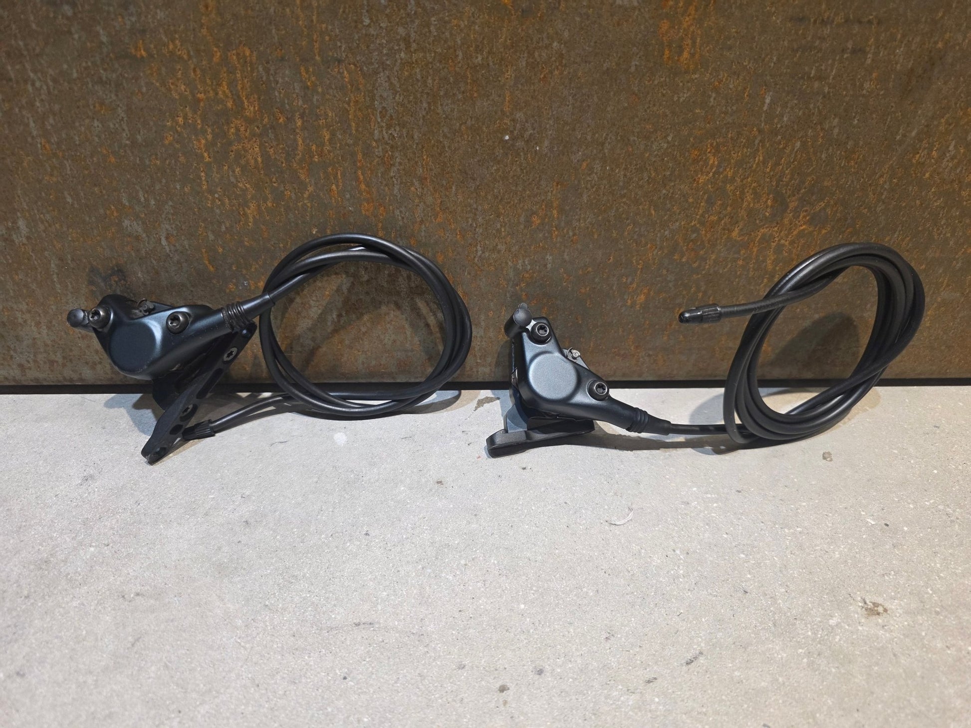 Brems - / Schalthebel von Sram, SRAM FORCE D1 AXS HRD AXS BREMS - / SCHALTHEBEL DISC / SET vor USEDBIKES - OB.DE Hintergrund