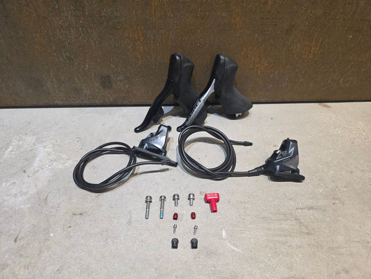 Brems - / Schalthebel von Sram, SRAM FORCE D1 AXS HRD AXS BREMS - / SCHALTHEBEL DISC / SET vor USEDBIKES - OB.DE Hintergrund