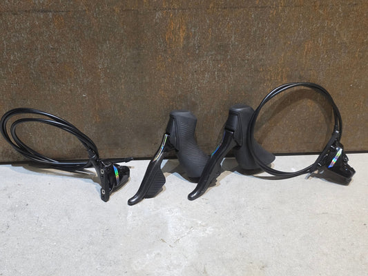 Brems - / Schalthebel von Sram, SRAM FORCE D2 AXS HRD AXS BREMS - / SCHALTHEBEL DISC / SET vor USEDBIKES - OB.DE Hintergrund
