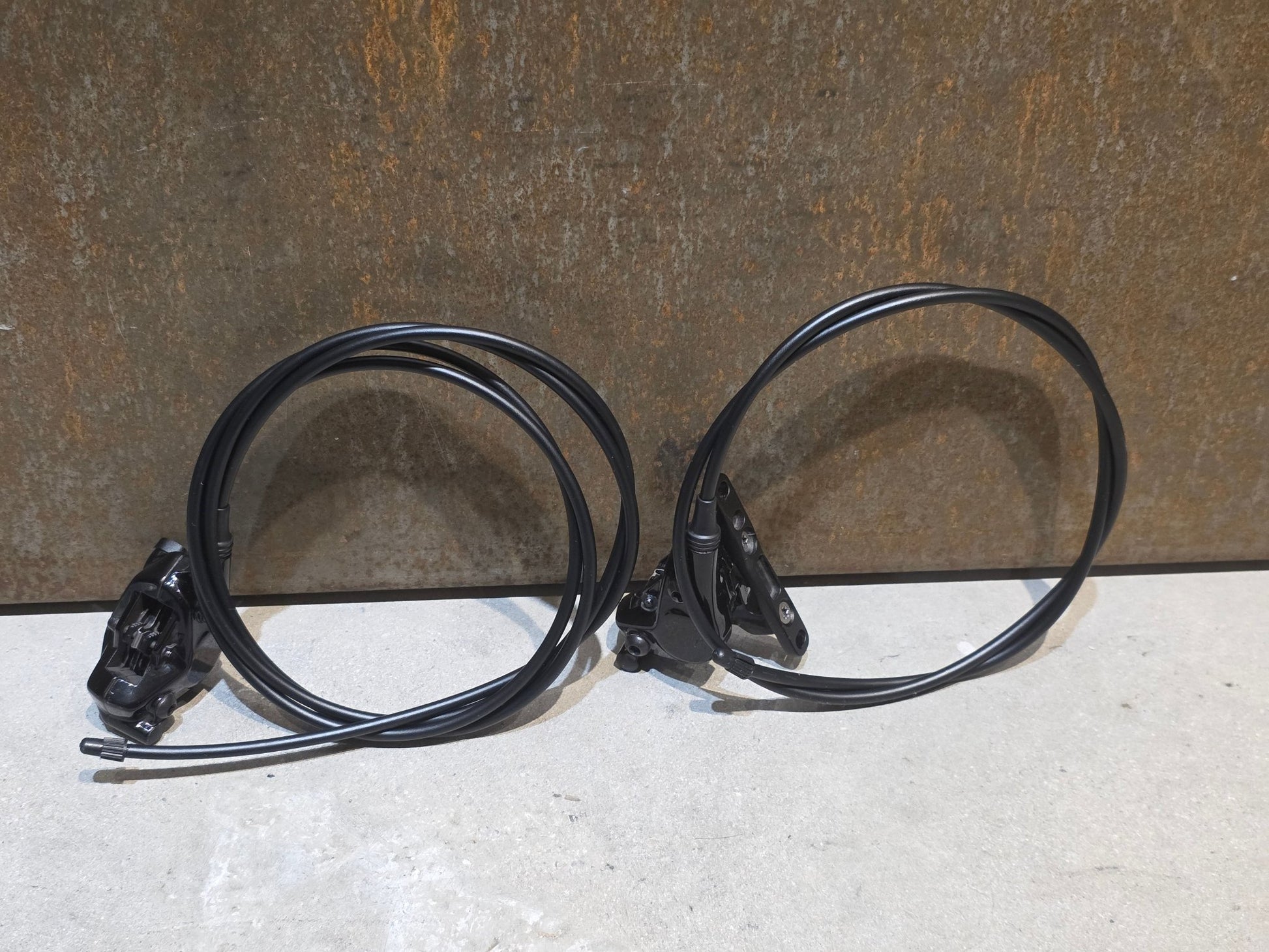Brems - / Schalthebel von Sram, SRAM FORCE D2 AXS HRD AXS BREMS - / SCHALTHEBEL DISC / SET vor USEDBIKES - OB.DE Hintergrund