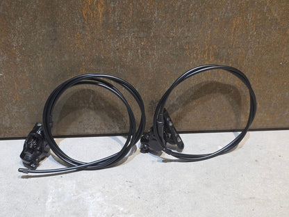 Brems - / Schalthebel von Sram, SRAM FORCE D2 AXS HRD AXS BREMS - / SCHALTHEBEL DISC / SET vor USEDBIKES - OB.DE Hintergrund