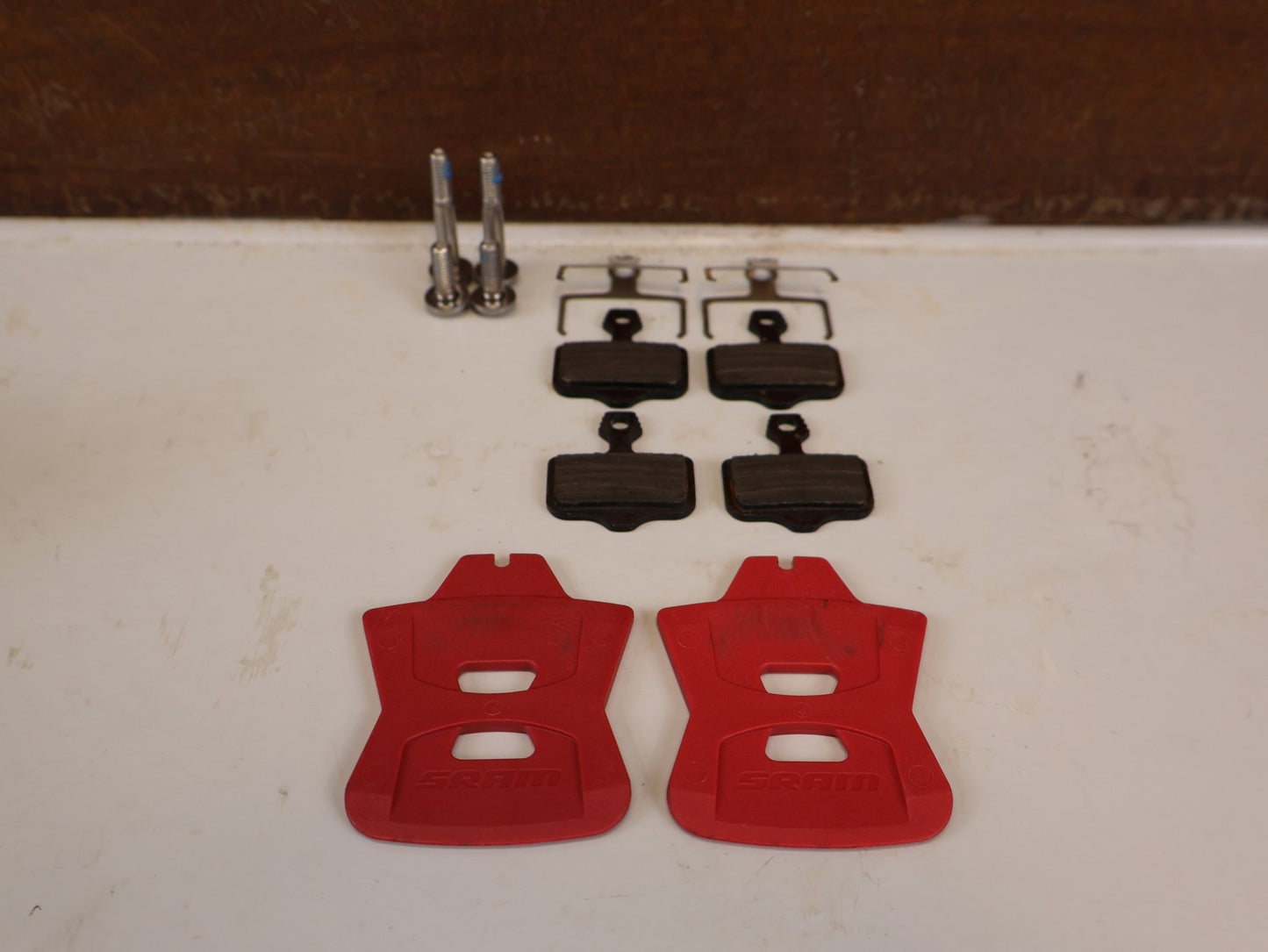 Brems-/ Schalthebel von Sram, SRAM FORCE E1 AXS HRD BREMS-/ SCHALTHEBEL DISC / SET vor USEDBIKES-OB.DE Hintergrund