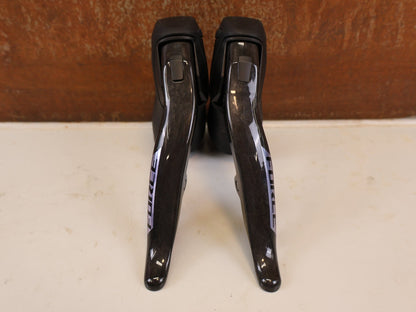 Brems-/ Schalthebel von Sram, SRAM FORCE E1 AXS HRD BREMS-/ SCHALTHEBEL DISC / SET vor USEDBIKES-OB.DE Hintergrund