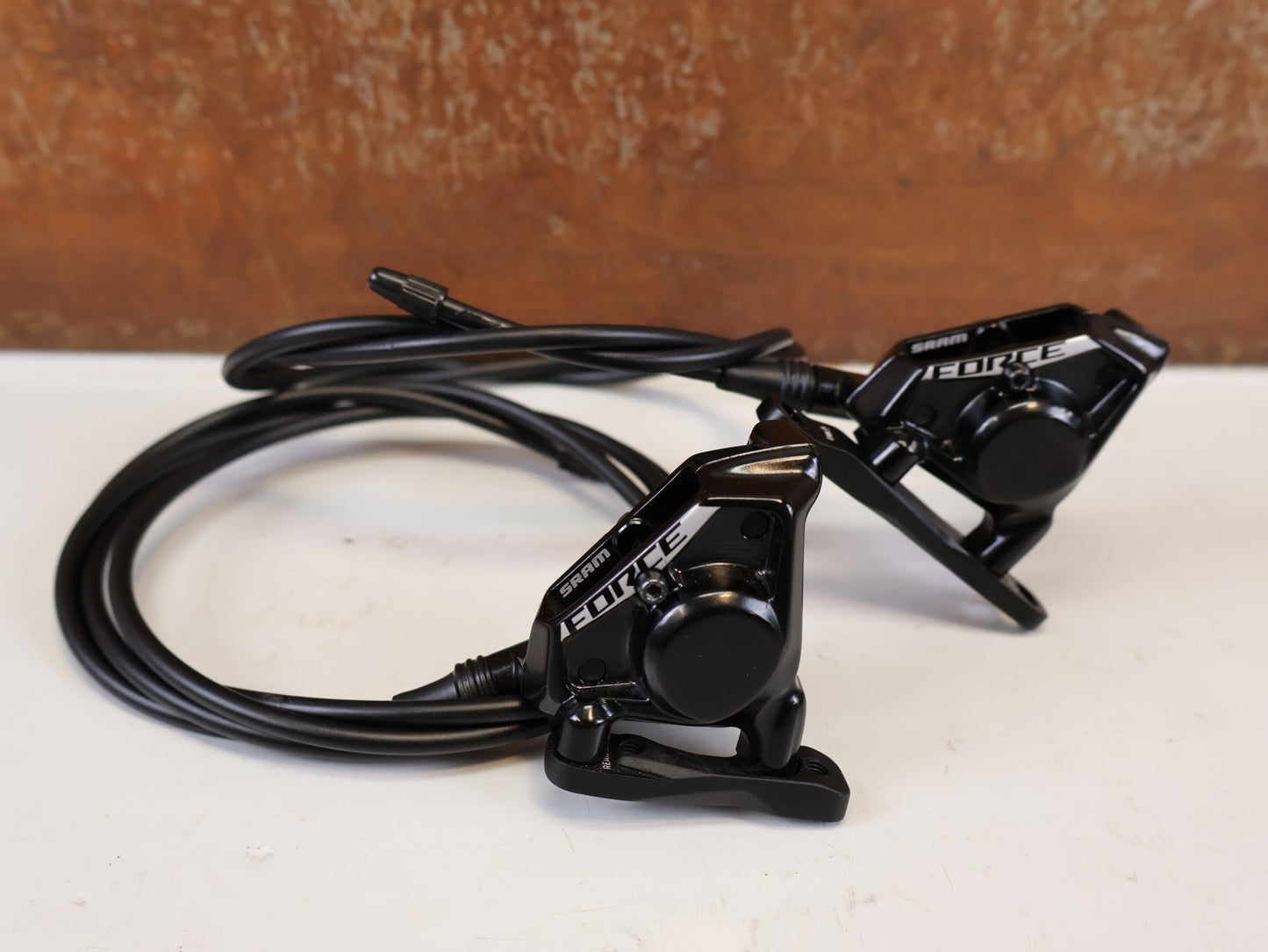 Brems-/ Schalthebel von Sram, SRAM FORCE E1 AXS HRD BREMS-/ SCHALTHEBEL DISC / SET vor USEDBIKES-OB.DE Hintergrund