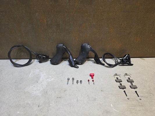 Brems - / Schalthebel von Sram, SRAM FORCE E1 AXS HRD BREMS - / SCHALTHEBEL DISC / SET vor USEDBIKES - OB.DE Hintergrund
