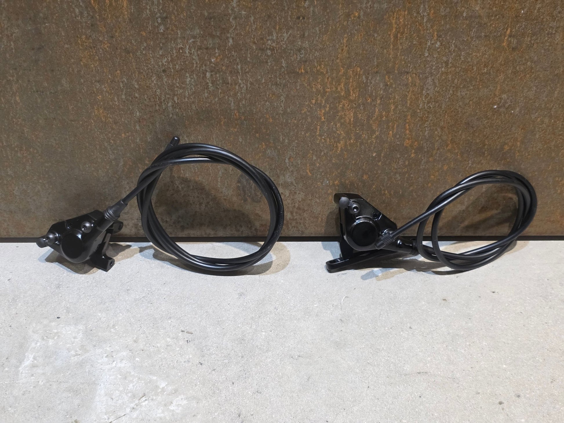 Brems - / Schalthebel von Sram, SRAM FORCE E1 AXS HRD BREMS - / SCHALTHEBEL DISC / SET vor USEDBIKES - OB.DE Hintergrund