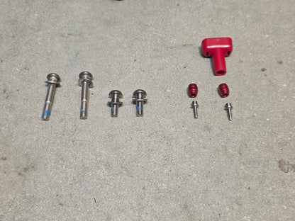 Brems - / Schalthebel von Sram, SRAM FORCE E1 AXS HRD BREMS - / SCHALTHEBEL DISC / SET vor USEDBIKES - OB.DE Hintergrund