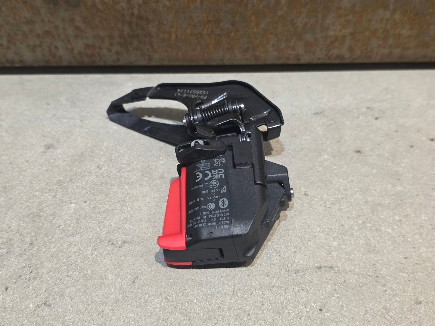 Schaltungsteile von Sram, SRAM FORCE E1 AXS UMWERFER 12 FACH vor USEDBIKES - OB.DE Hintergrund