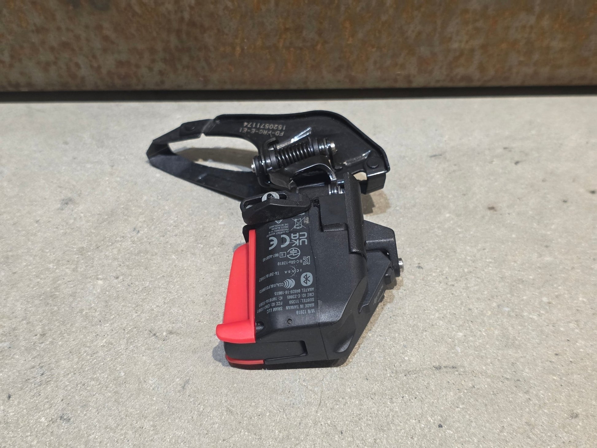 Schaltungsteile von Sram, SRAM FORCE E1 AXS UMWERFER 12 FACH vor USEDBIKES - OB.DE Hintergrund