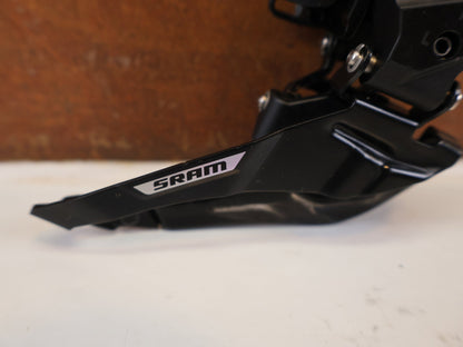 Schaltungsteile von Sram, SRAM FORCE E1 AXS UMWERFER 2X12 FACH ANLÖT vor USEDBIKES-OB.DE Hintergrund