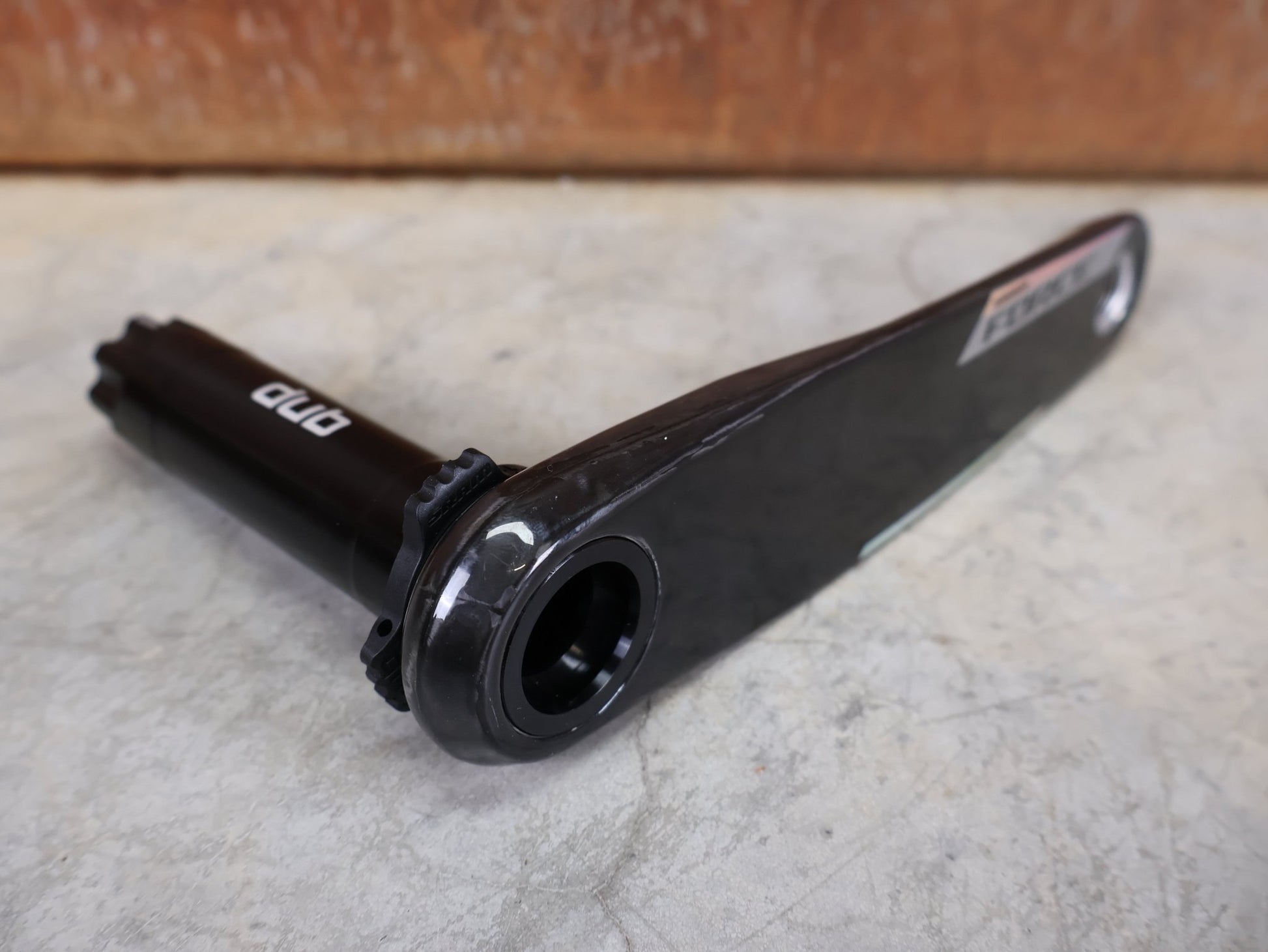 Kurbel von Sram, SRAM FORCE E1 KURBELARME / DUB STANDARD / 175 MM / 8 - BOLT AXS KOMPATIBEL vor USEDBIKES - OB.DE Hintergrund