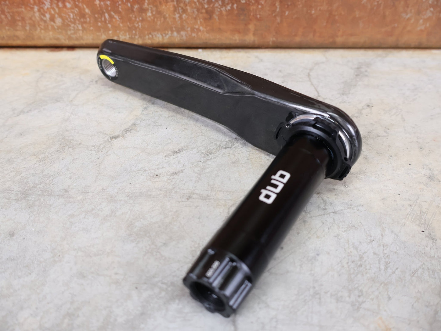 Kurbel von Sram, SRAM FORCE E1 KURBELARME / DUB STANDARD / 175 MM / 8 - BOLT AXS KOMPATIBEL vor USEDBIKES - OB.DE Hintergrund
