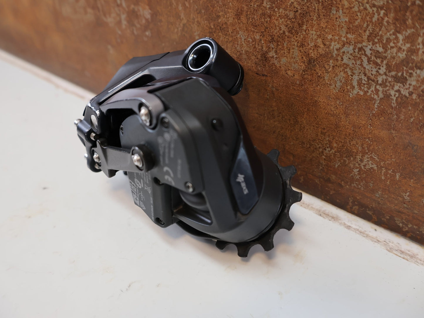 Schaltungsteile von Sram, SRAM FORCE ETAP AXS D1 SCHALTWERK / WIRELESS 12-FACH / MAX. 36Z ROAD COMPONENT vor USEDBIKES-OB.DE Hintergrund