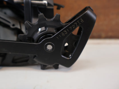 Schaltungsteile von Sram, SRAM FORCE ETAP AXS D1 SCHALTWERK / WIRELESS 12-FACH / MAX. 36Z ROAD COMPONENT vor USEDBIKES-OB.DE Hintergrund