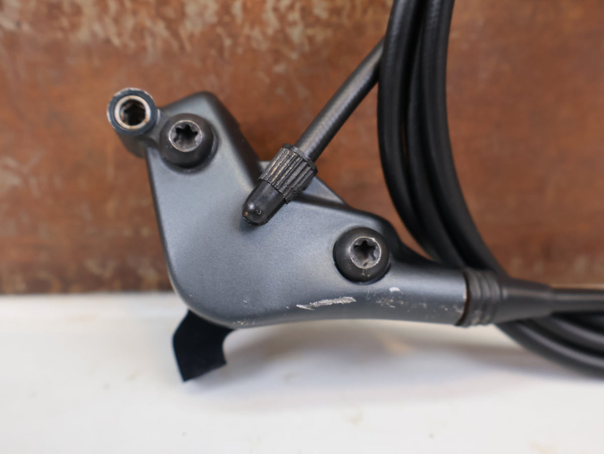 Brems-/ Schalthebel von Sram, SRAM Force eTap AXS D1 Scheibenbremsenset Flatmount vor USEDBIKES-OB.DE Hintergrund
