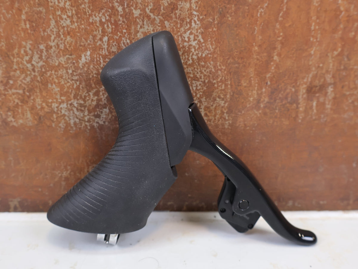 Brems-/ Schalthebel von Sram, SRAM Force eTap AXS D1 Scheibenbremsenset Flatmount vor USEDBIKES-OB.DE Hintergrund
