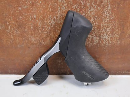 Brems-/ Schalthebel von Sram, SRAM Force eTap AXS D1 Scheibenbremsenset Flatmount vor USEDBIKES-OB.DE Hintergrund