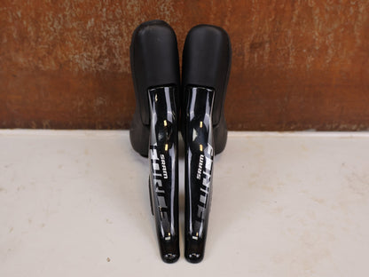 Brems-/ Schalthebel von Sram, SRAM Force eTap AXS D1 Scheibenbremsenset Flatmount vor USEDBIKES-OB.DE Hintergrund